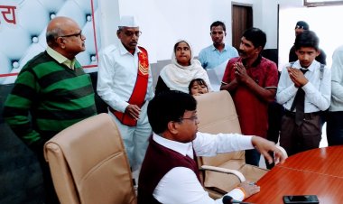 कलेक्टर नरेन्द्र सूर्यवंशी ने कन्या छात्रावास का आकस्मिक निरीक्षण किया : रतलाम