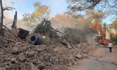 करोड़ों की जमीन से हटाया कब्जा