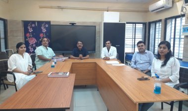 इंदौर मेडिकल कॉलेज डीन एवं वरिष्ठ चिकित्सकों से चर्चा की*