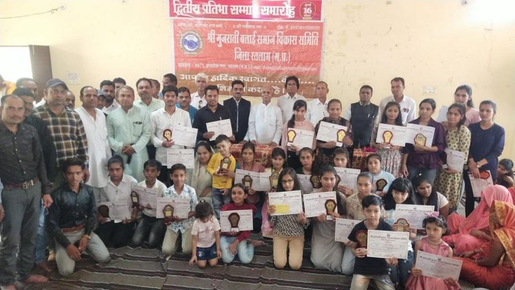 * पुरूस्कार पा कर प्रतिभाओं के खिले चेहरे *