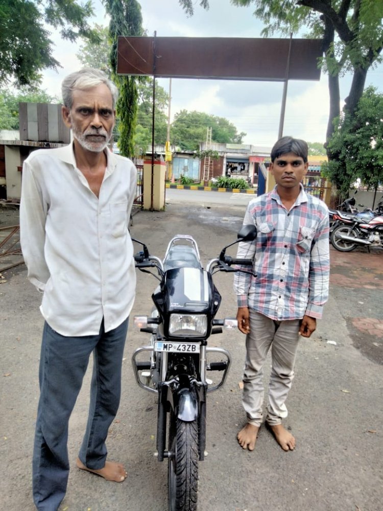 दौ व्यक्ति को गांजा मय मो.सा. सहित पकड़ा