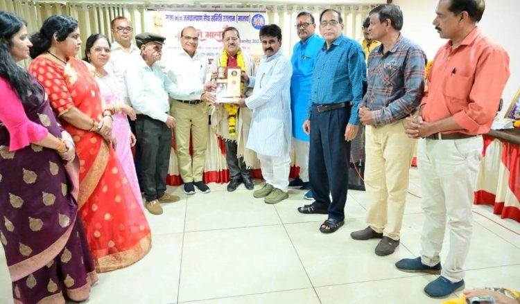 *"चक्रवर्ती सम्राट विक्रमादित्य अलंकरण" से डॉ. विकास दवे अलंकृत*