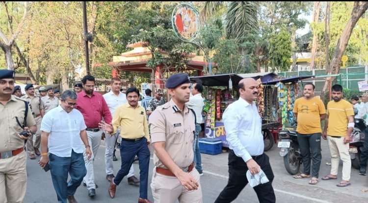 सावधान : - अपनी गरिमा में रहे l