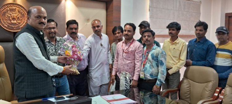नमो ग्रुप फाउंडेशन द्वारा नवागत रतलाम कलेक्टर राजेश बाथम का स्वागत किया