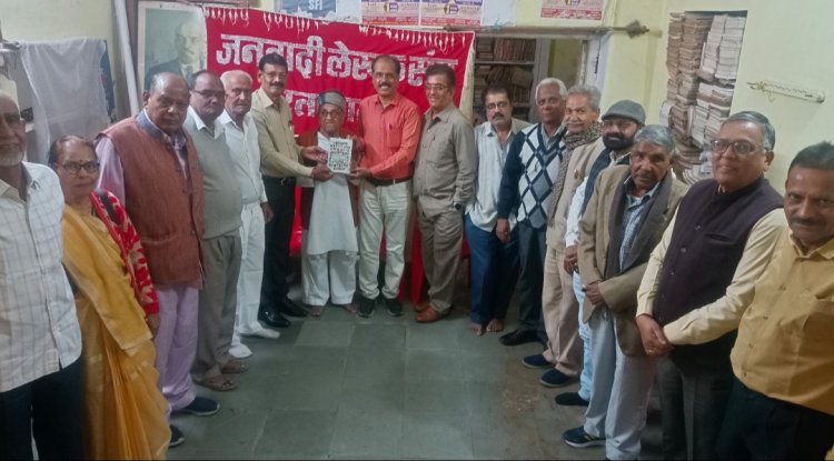 अपने समय से संवाद स्थापित करती है सार्थक कविता - प्रणयेश जैन