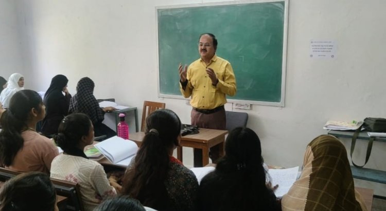छात्राओं का व्यक्तिव उनकी शालीनता का प्रतिबिंब होता है: डा राव