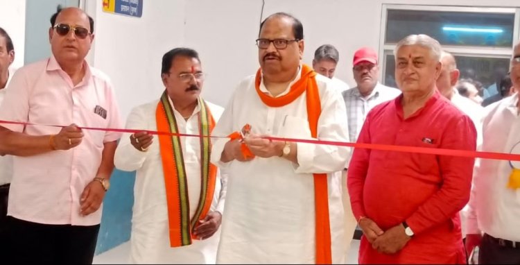 राॅयल काॅलेज के इन्डोर स्पोर्ट्स काम्प्लेक्स का उद्घाटन केबिनेट मंत्री श्री काश्यप द्वारा किया गया।