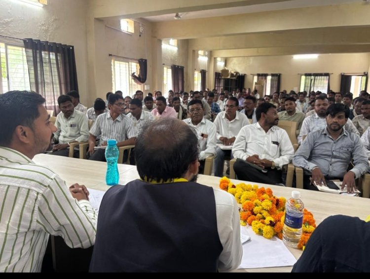 विधायक श्री डोडियार ने जनपद कार्यालय में आमजनों से रिश्वत लेने और पंचायतों में घटिया निर्माण कार्यों पर दी चेतावनी