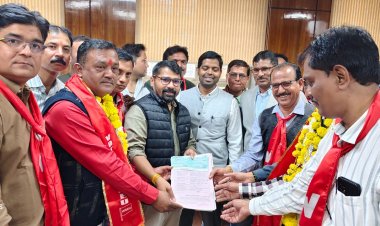 यूनियन ने निकाली नामांकन रेली