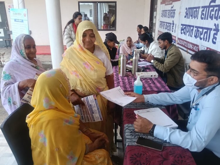 स्वास्थ्य शिविर में ग्रामीणों ने दिखाया उत्साह