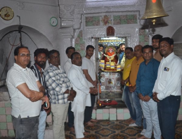 111फिट लम्बी चुनरी लेकर जायेंगे भक्त  श्री गढखंखई माता दरबार  