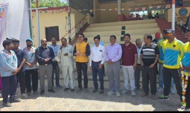 बल्ले से लगी बाउंड्रीया, क्रिकेट  प्रेमियों में हर्ष