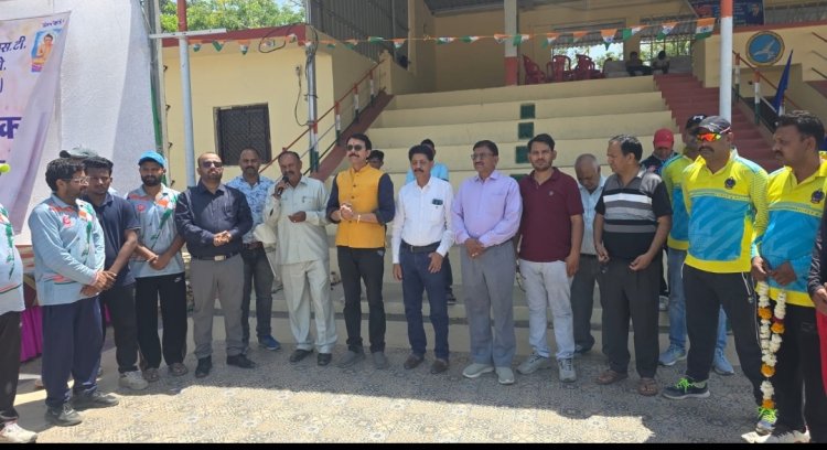 बल्ले से लगी बाउंड्रीया, क्रिकेट  प्रेमियों में हर्ष