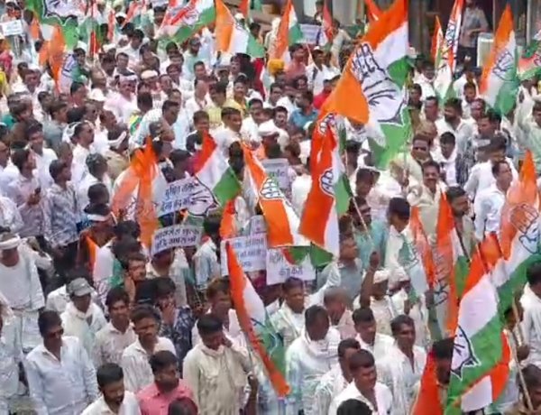 कांग्रेस ने भाजपा सरकार की जन विरोधी नीतियों  के खिलाफ  दिखाया आक्रोश 