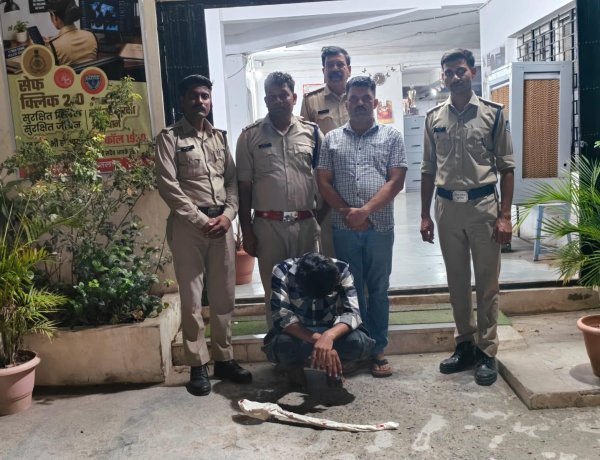  तलवार लहराने वाले युवक की पुलिस से निकाली हेकड़ी