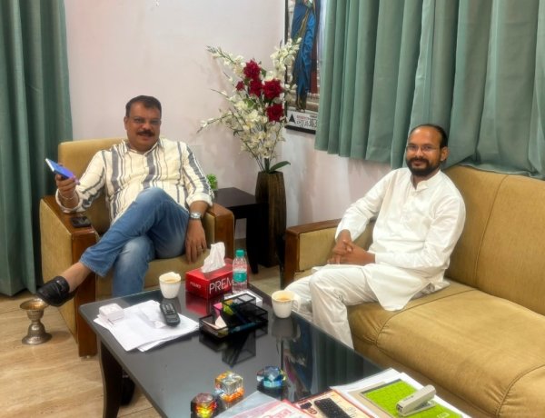 नेता प्रतिपक्ष उमंग सिंघार से विधायक कमलेश्वर डोडियार की महत्वपूर्ण मुलाकात