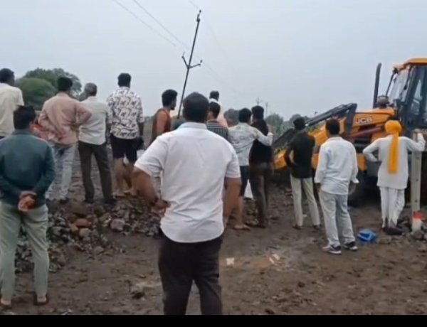 रिछा चांदा रास्ता विवाद ,ग्रामीण बोले- हम रास्ता देने को तैयार,  शर्त है नई समिति  से नपती  हो 