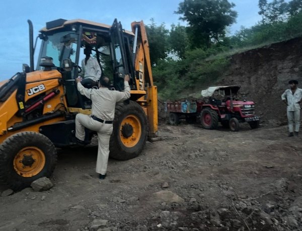 खनिज विभाग जागा , डंपर,जेसीबी की जप्त