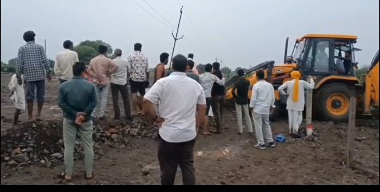 रिछा चांदा रास्ता विवाद ,ग्रामीण बोले- हम रास्ता देने को तैयार,  शर्त है नई समिति  से नपती  हो 
