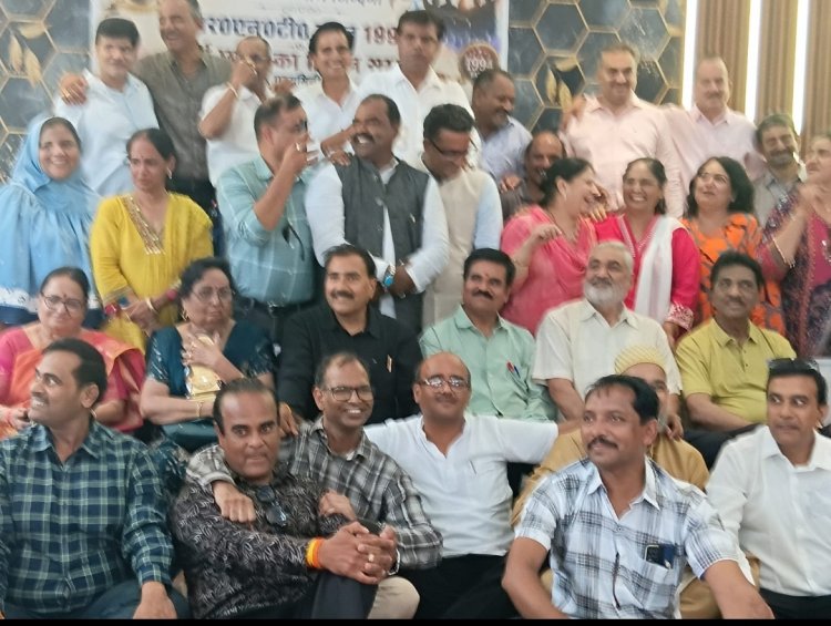 स्कुल के दिनों को याद कर फिर बच्चे बने रविन्द्र नाथ टैगोर स्कुल 1994 बैच के पुर्व छात्र/ छात्राए