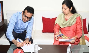 नवागत कलेक्टर श्री अजय कटेसरिया ने पदभार ग्रहण किया