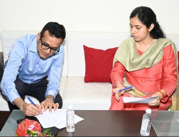 नवागत कलेक्टर श्री अजय कटेसरिया ने पदभार ग्रहण किया