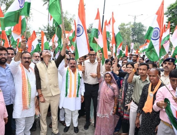 हर घर तिरंगा अभियान के तहत रतलाम में निकली विशाल तिरंगा रैली
