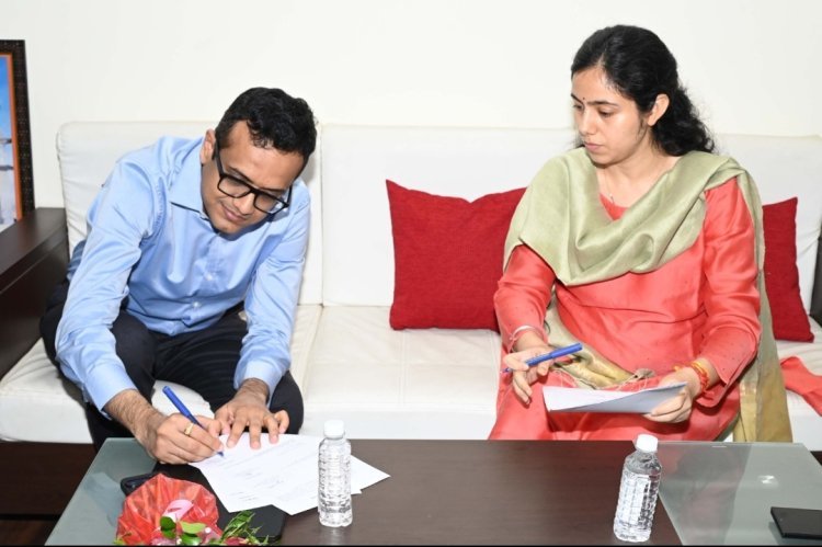 नवागत कलेक्टर श्री अजय कटेसरिया ने पदभार ग्रहण किया