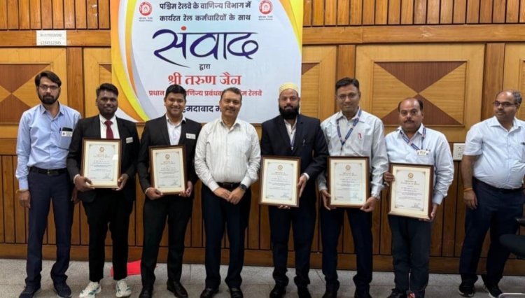 उत्कृष्ट कार्य के लिए रतलाम मंडल के श्रेष्ठ वाणिज्य कर्मियों को किया सम्मानित