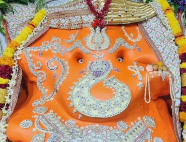 जूनी इंदौर के 1200वर्ष प्राचीन गणेश जो  मोबाइल भी सुनते हैं!!(डॉ प्रदीपसिंह राव)।    