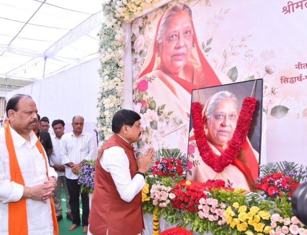 मुख्यमंत्री डॉ. मोहन यादव ने स्वर्गीय तेजकुंवरबाई काश्यप को पुष्पांजलि अर्पित कर शोक संवेदनाएं व्यक्त कीं