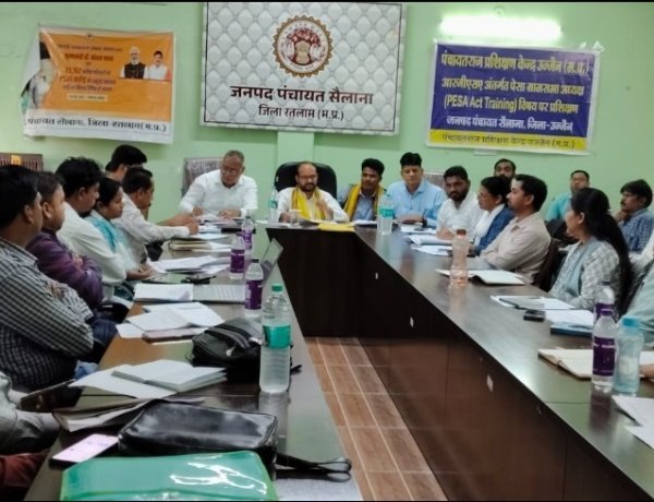 विधायक कमलेश्वर डोडियार की अध्यक्षता में सैलाना एवं बाजना के विभागीय अधिकारियों की समीक्षा बैठक हुई